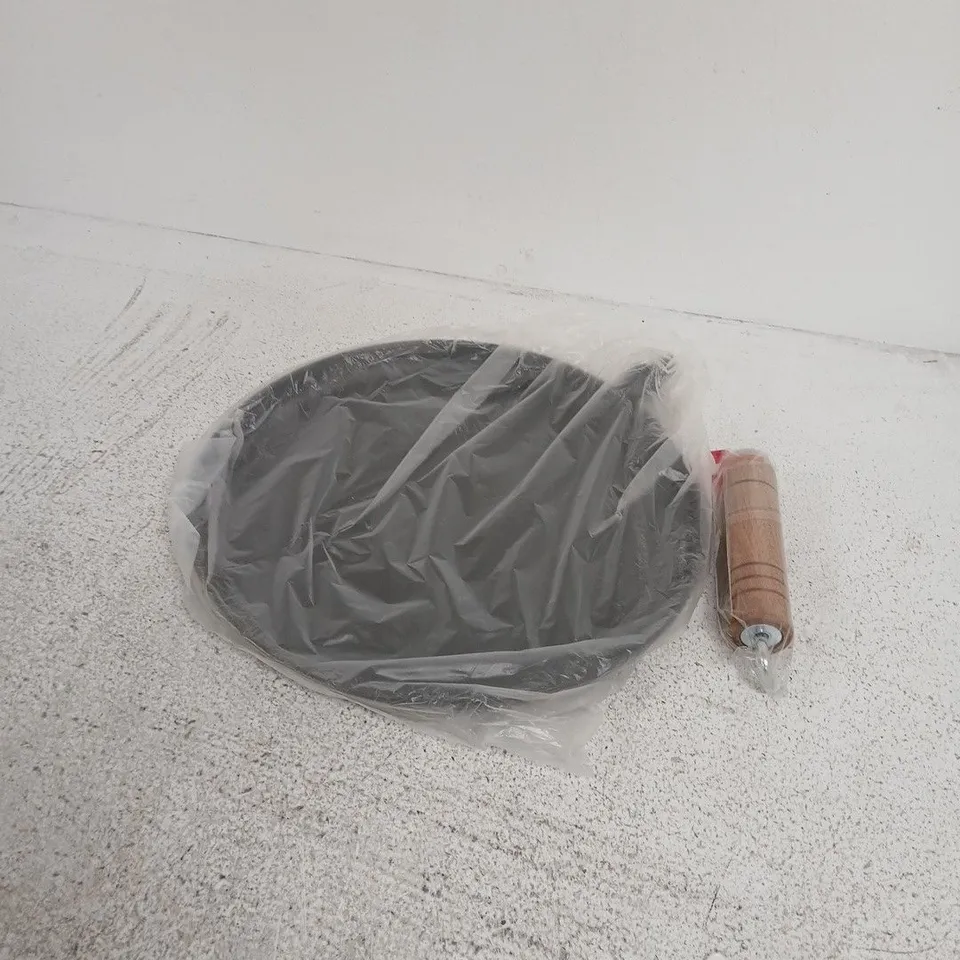 ROUND BLACK CIRCULAR FRYING PAN – WRAPPED IN PLASTIC