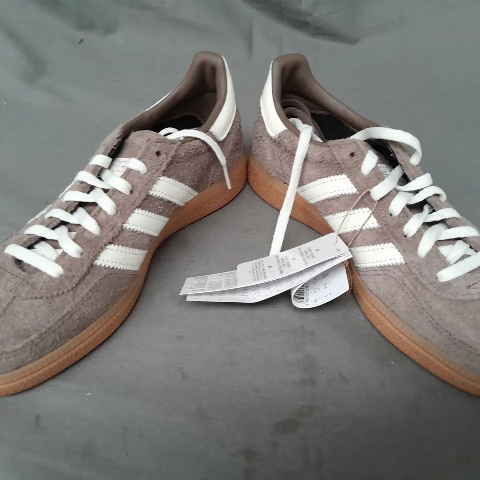 BOXED PAIR OF ADIDAS HANDBALL SPEZIAL W SHOES IN TAUPE UK SIZE 4.5