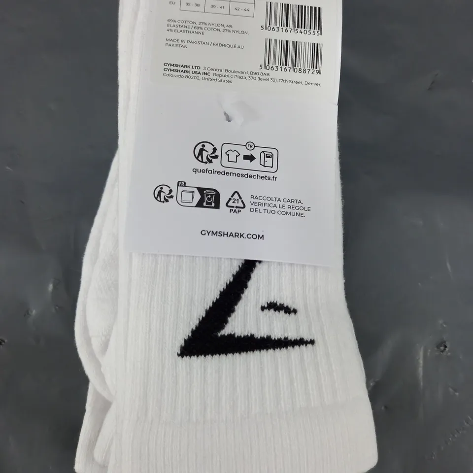 GYMSHARK CREW SOCKS 3PCK IN WHITE - MEDIUM