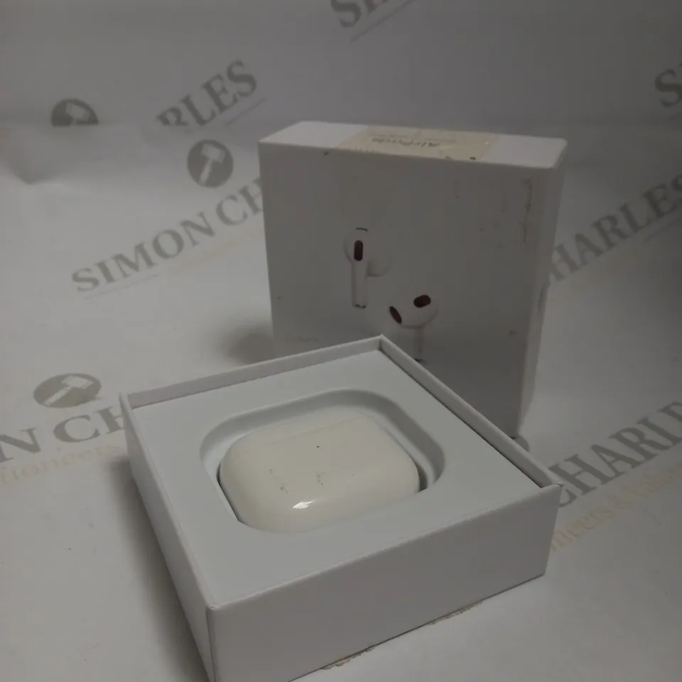 APPLE AIRPODS (3RD GENERATION)