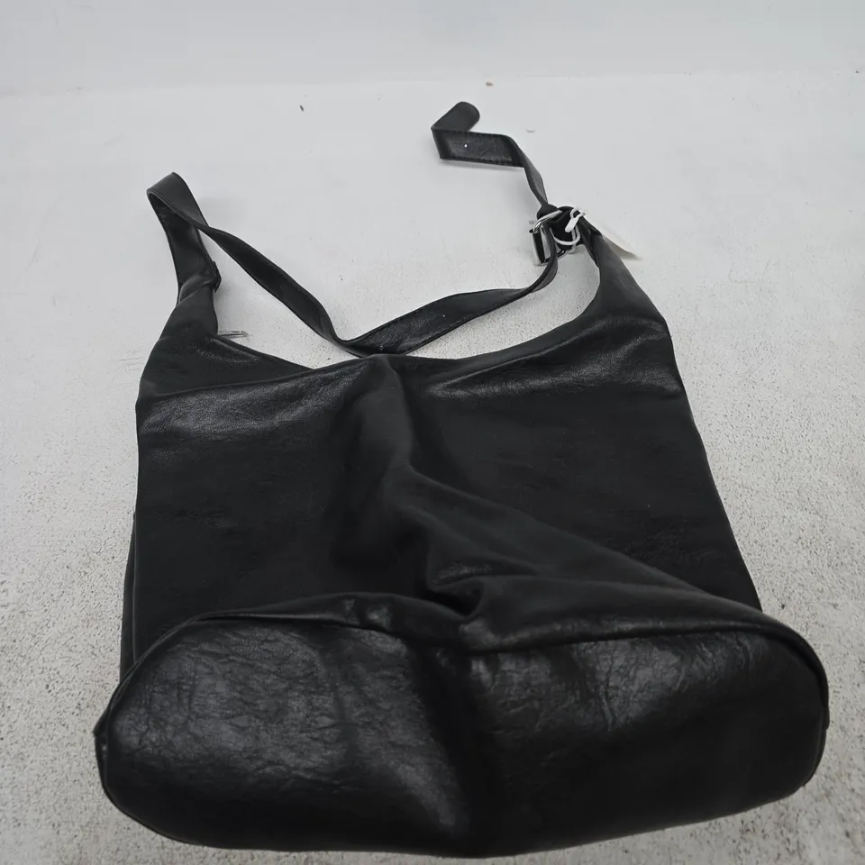 BLACK LEATHER SHOULDER BAG