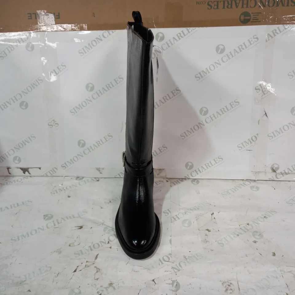 BOXED PAIR OF CAPSLE HIGH BOOTS IN BLACK UK SIZE 7