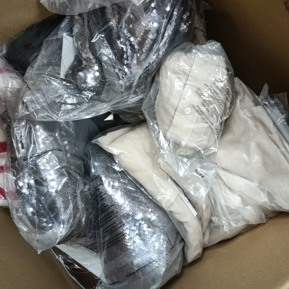 APPROXIMATELY 20 ASSORTED CLOTHING ITEMS IN VARIOUS SIZES, COLOURS & STYLES TO INCLUDE BRANDS SUCH AS D&C0, ONLY, FRANK USHER, ETC - COLLECTION ONLY
