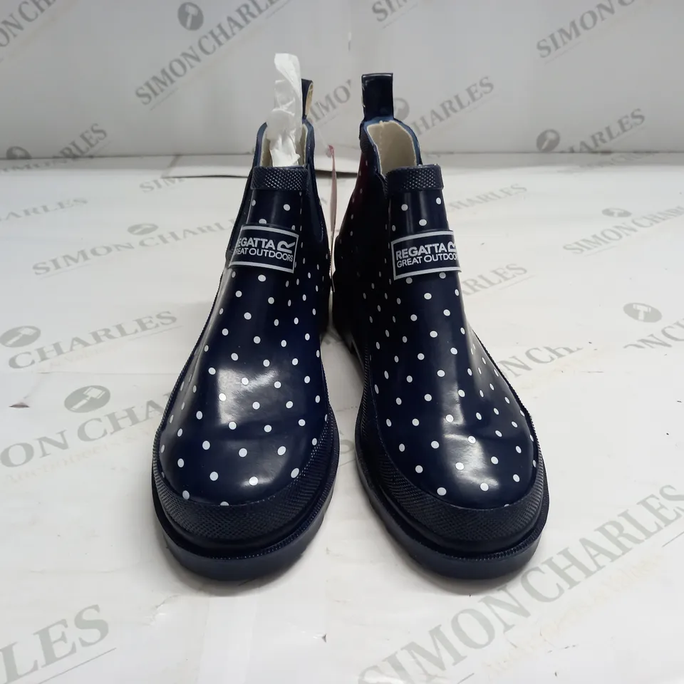 REGATTA LADY HARPER BOOTS SIZE 4