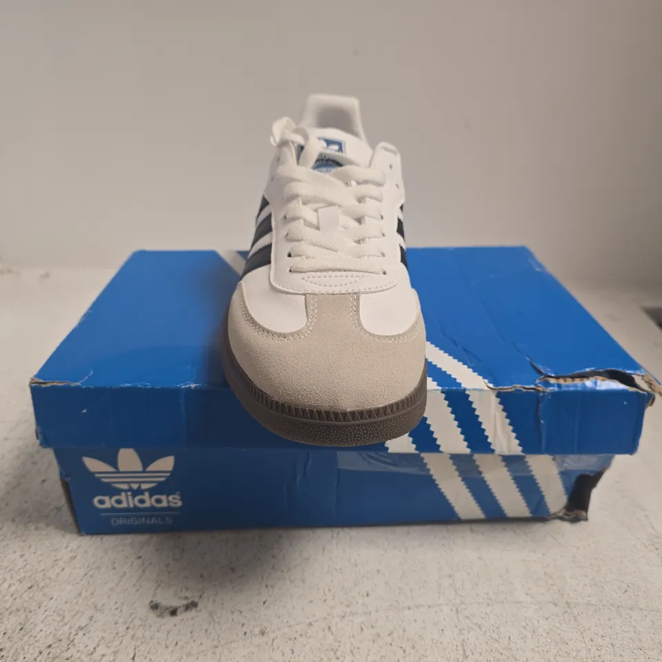 BOXED PAIR OF ADIDAS SAMBA OG TRAINERS IN WHITE/BLACK SIZE UK 9.5