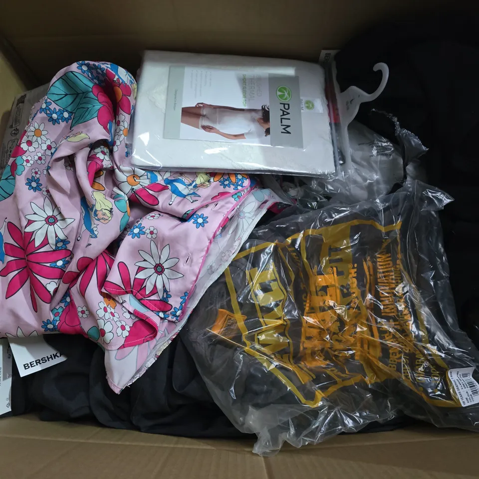 APPROXIMATELY 25 ASSORTED CLOTHING AND FASHION PRODUCTS IN VARIOUS STYLES AND SIZES - COLLECTION ONLY