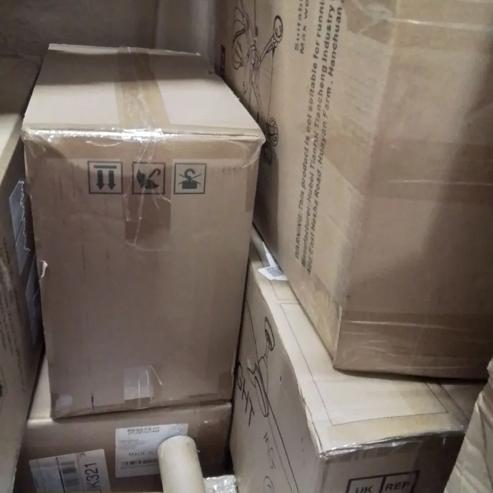 PALLET CONTAINING VARIOUS ASSORTED BOXED HOUSEHOLD ITEMS TO INCLUDE: KIDS CAR SEAT, CAT LITTER BOX, PET BED, PUSHCHAIRS AND LOTS MORE UNMARKED BOXED ITEMS 