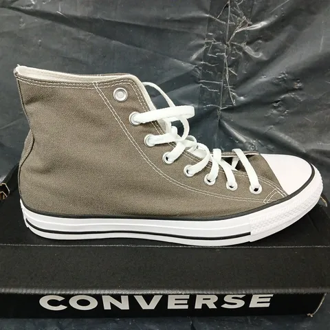 BOXED PAIR OF CONVERSE CHUCK HIGH TOP SHOES - UK SIZE 8.5
