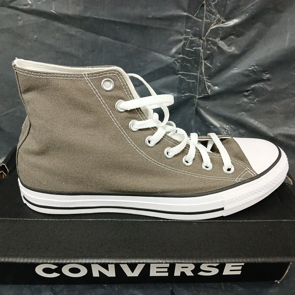 BOXED PAIR OF CONVERSE CHUCK HIGH TOP SHOES - UK SIZE 8.5
