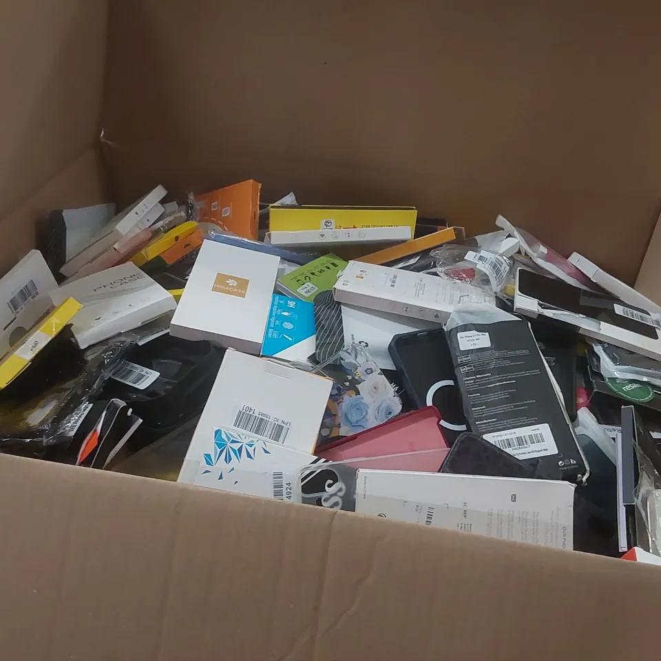 PALLET CONTAINING A VERY LARGE QUANTITY OF ASSORTED PHONE CASES/SCREEN PROTECTORS ECT