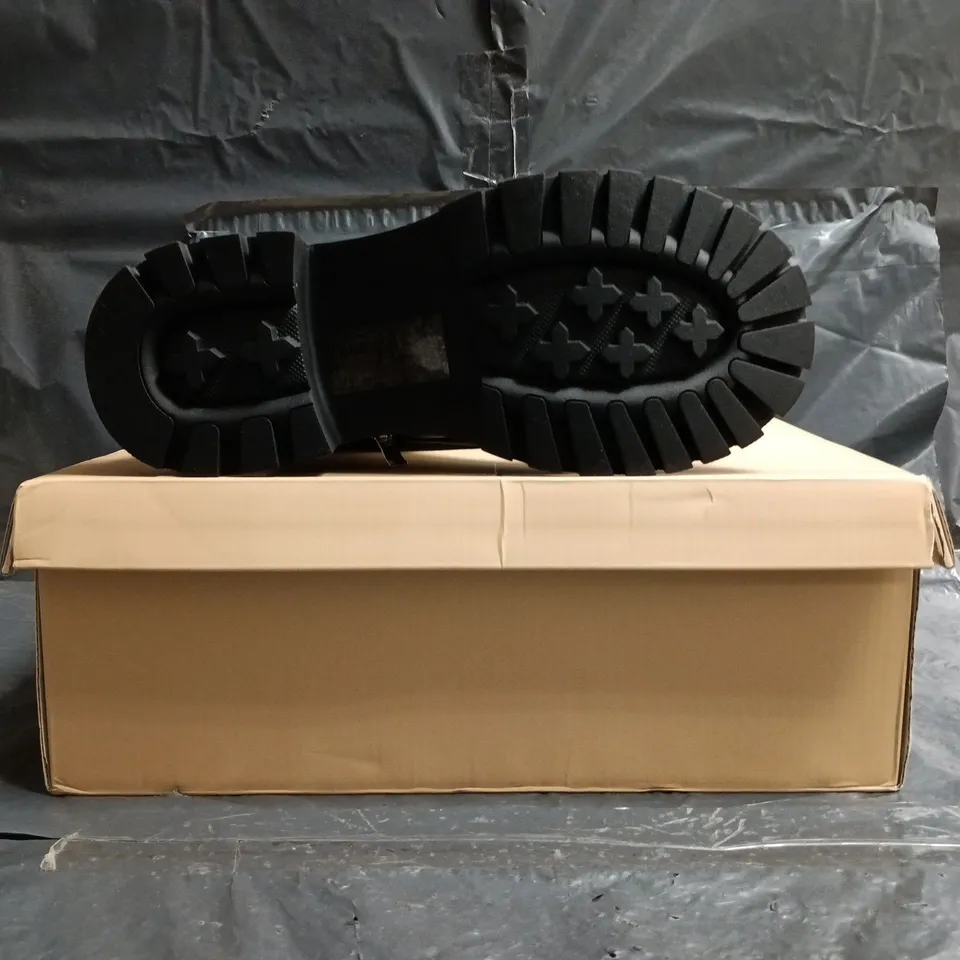 BOXED PAIR OF SIMMI LONDON KNEE-HIGH BOOTS IN BLACK SIZE UK 5