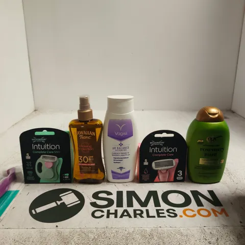 APPROXIMATELY 15 ASSORTED BEAUTY PRODUCTS INCLUDING OGX CONDITIONER, WILKINSON INTUITION COMPLETE CARE AND VAGISIL PH BALANCE DAILY INTIMATE WASH