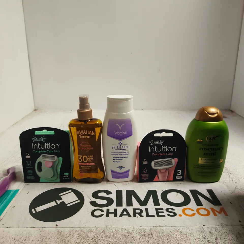 APPROXIMATELY 15 ASSORTED BEAUTY PRODUCTS INCLUDING OGX CONDITIONER, WILKINSON INTUITION COMPLETE CARE AND VAGISIL PH BALANCE DAILY INTIMATE WASH