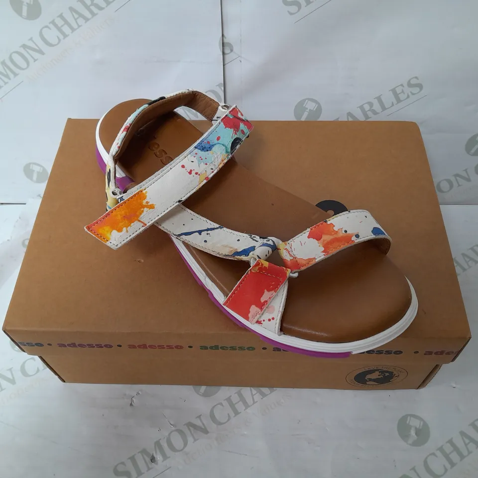 ADESSO LEATHER STRAP RUBBER SOLE WALKING SANDAL IN MULTI-COLOUR SIZE 7