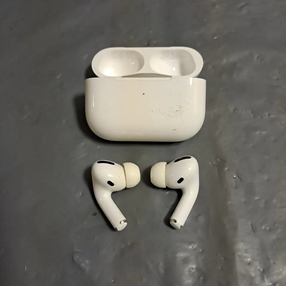 APPLE AIRPODS PRO A2190 1ST GEN IN WHITE