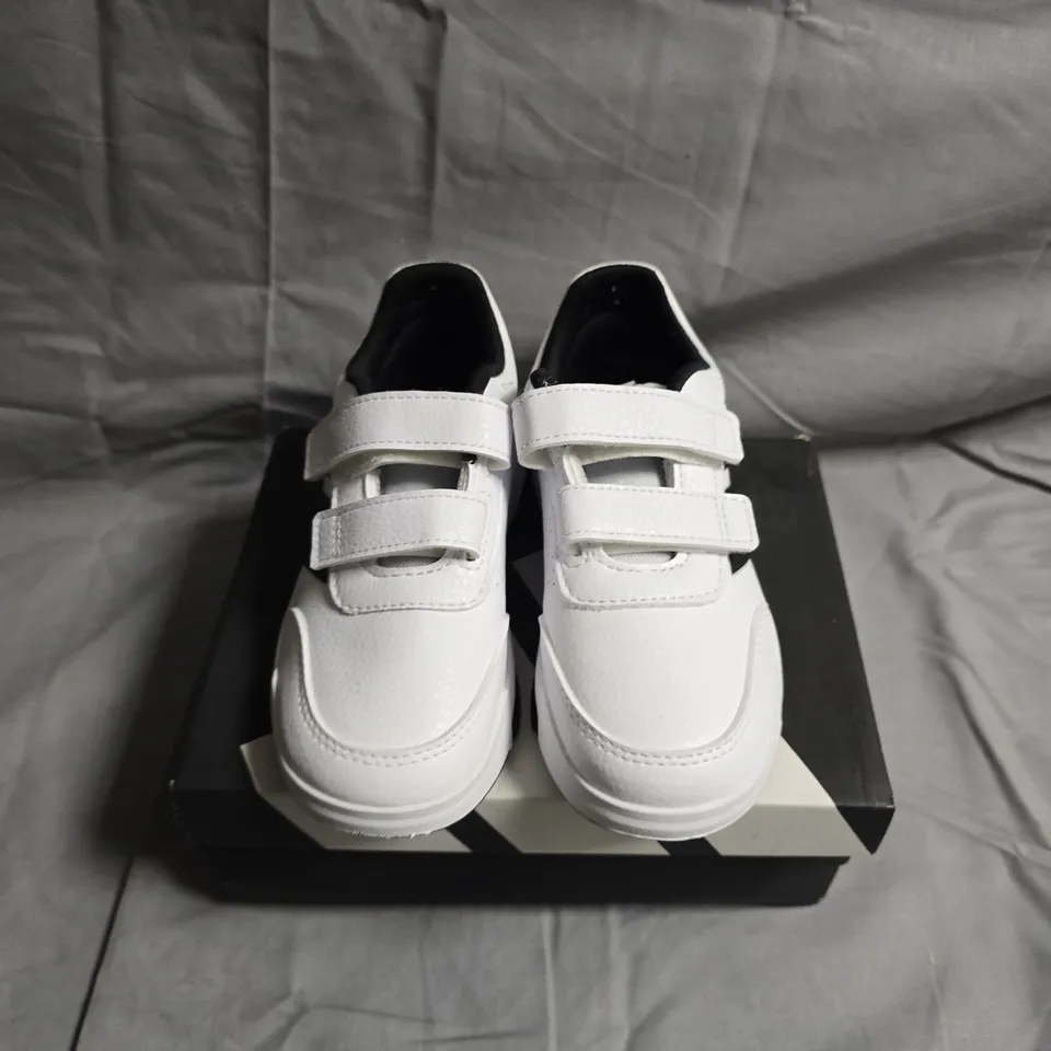 BOXED PAIR OF ADIDAS TENSAUR SPORT TRAINERS - UK SIZE 9.5 - KIDS