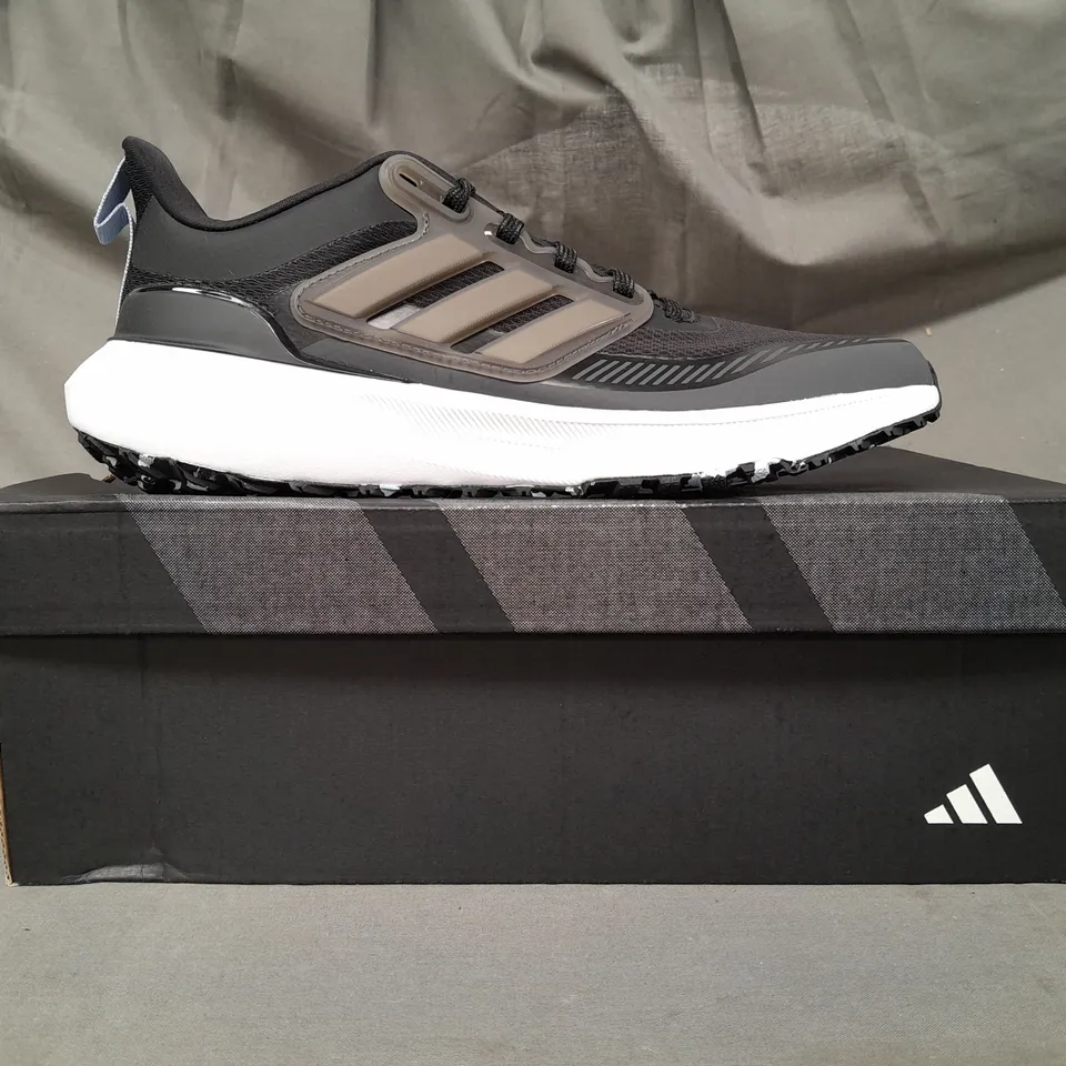 BOXED PAIR OF ADIDAS ULTRABOUNCE TRAINERS IN BLACK UK SIZE 5.5