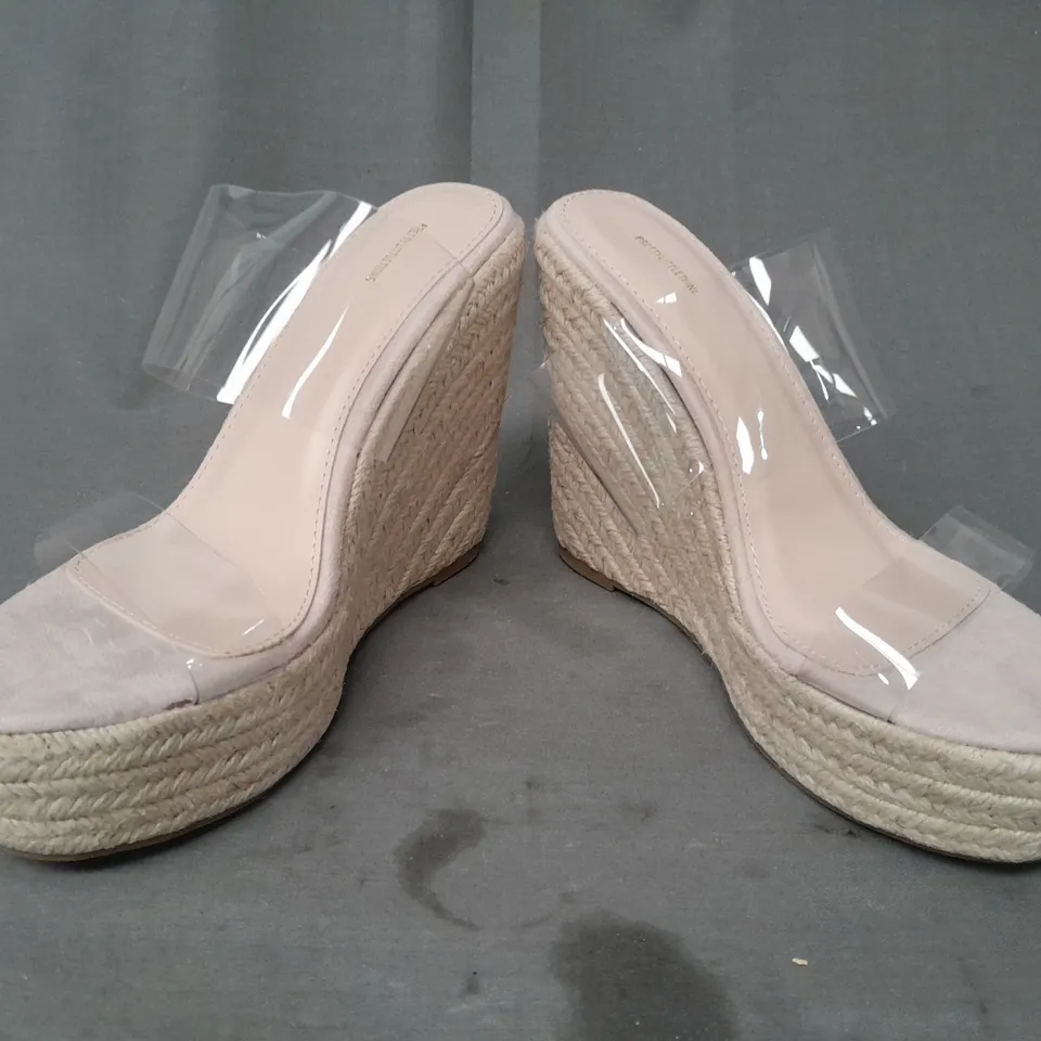 BOXED PAIR OF PRETTY LITTLE THING CLEAR STRAP WEDGE SANDALS IN NUDE 6