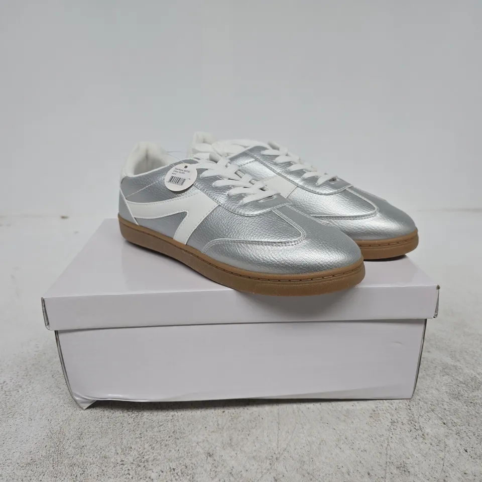 URBAN JACKS MATISE SILVER TRAINERS UK 6 BOXED