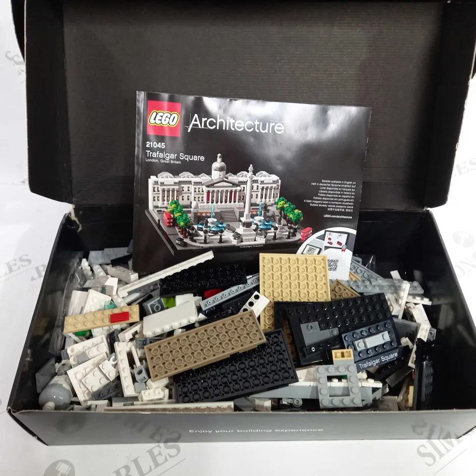 BOXED LEGO ARCHITECTURE TRAFALGAR SQUARE - 21045