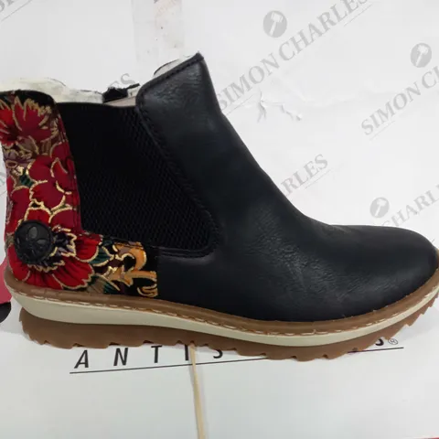 BOXED RIEKER CHELSEA BOOTS, NAVY - SIZE 6.5