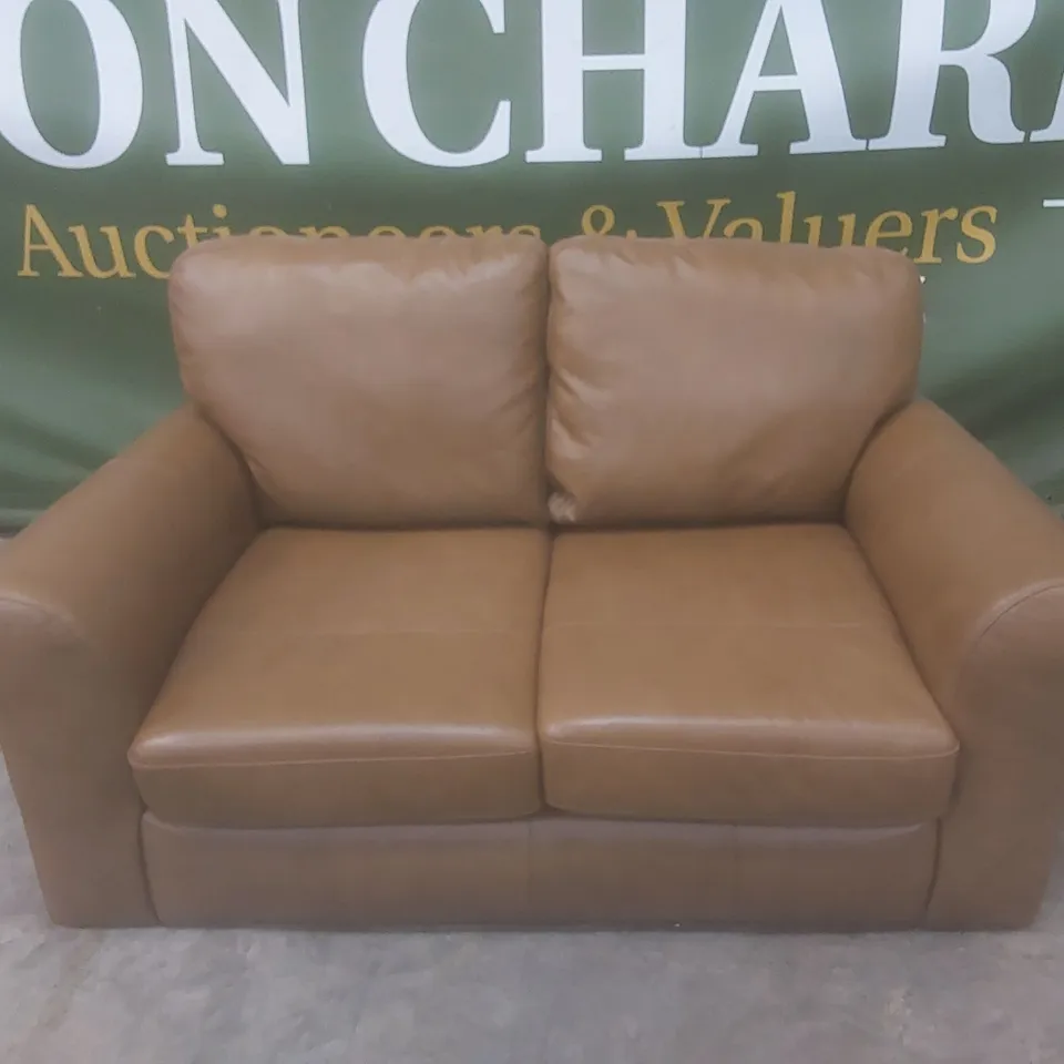 DESIGNER BAILEY 2 SEATER TAN LEATHER UPHOLSTERED SOFA 