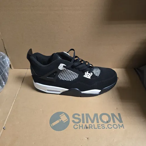 AIR JORDAN 4 RETRO TRAINERS – BLACK/WHITE, MEN'S UK 10