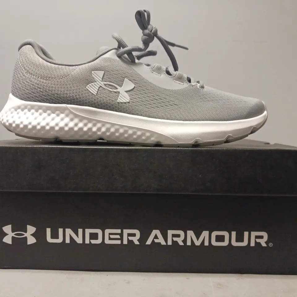 BOXED PAIR OF UNDER ARMOUR CHARGED ROGUE 4 SHOES IN GREY UK SIZE 8.5