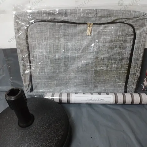 APPROXIMATELY 15 ASSORTED HOUSEHOLD ITEMS TO INCLUDE PARASOL BASE, WALLPAPER AND STORAGE BOXES