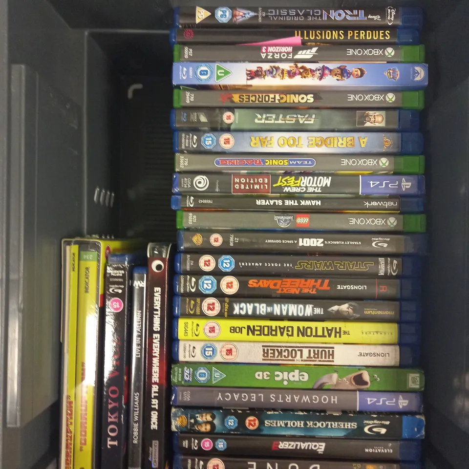 APPROXIMATELY 25 ASSORTED DVD/VIDEO GAMES TO INCLUDE DUNE, TEAM SONIC RACING, STAR WARS ETC 