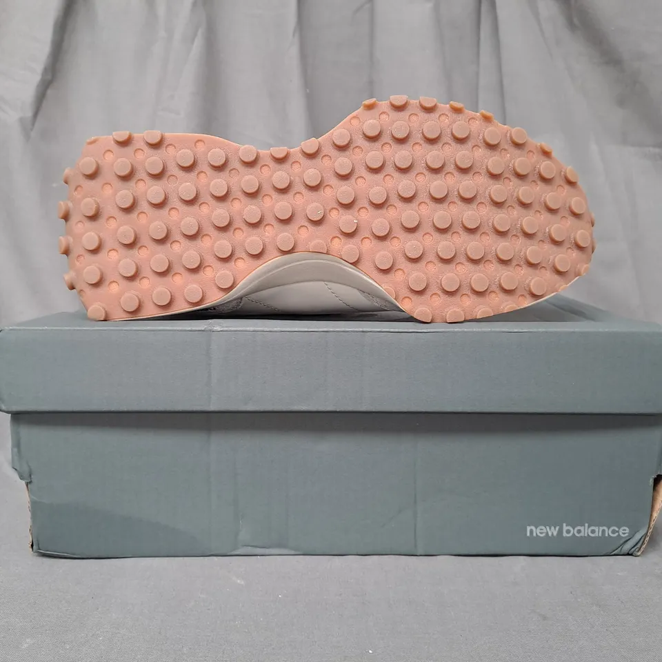 BOXED PAIR OF NEW BALANCE 327 SHOES IN WHITE/STONE/NAVY UK SIZE 6