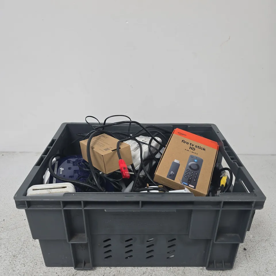 APPROXIMATELY 25 ASSORTED ITEMS INCLUDING DOJO A920, AMAZON FIRE STICK HD AND A TP LINK ROUTER