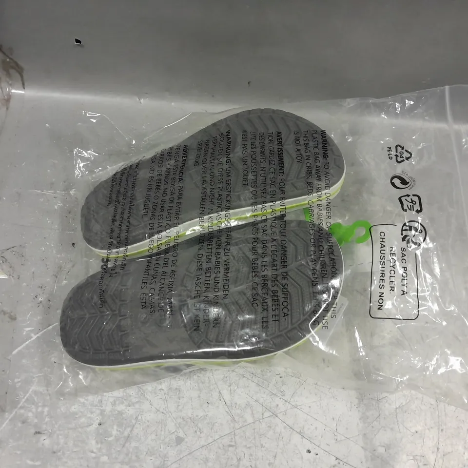 BAGGED PAIR OF CROCS BAYABAND CLOG SLATE GREY/LIME PUNCH UK M4/W5