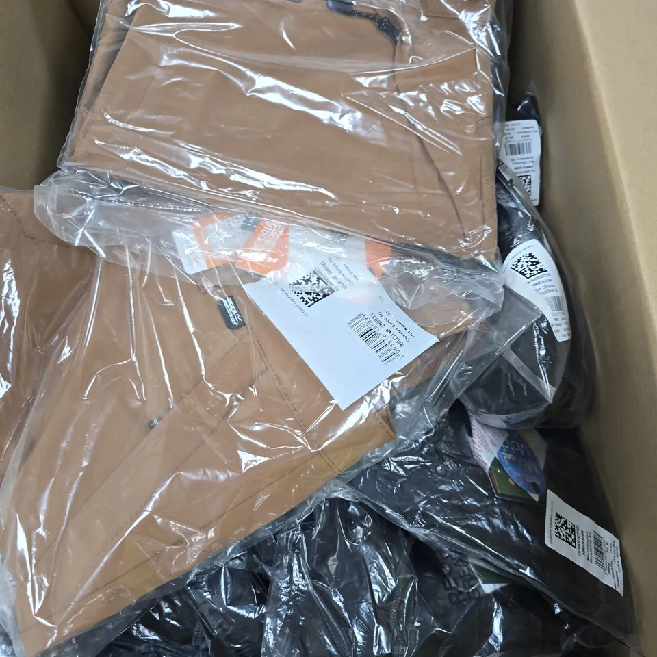 APPROXIMATELY 26 ASSORTED BRAND NEW REGATTA CLOTHING ITEMS IN VARIOUS SIZES, STYLES & COLOURS TO INCLUDE CARGO TROUSERS, L/S RASH VEST ETC