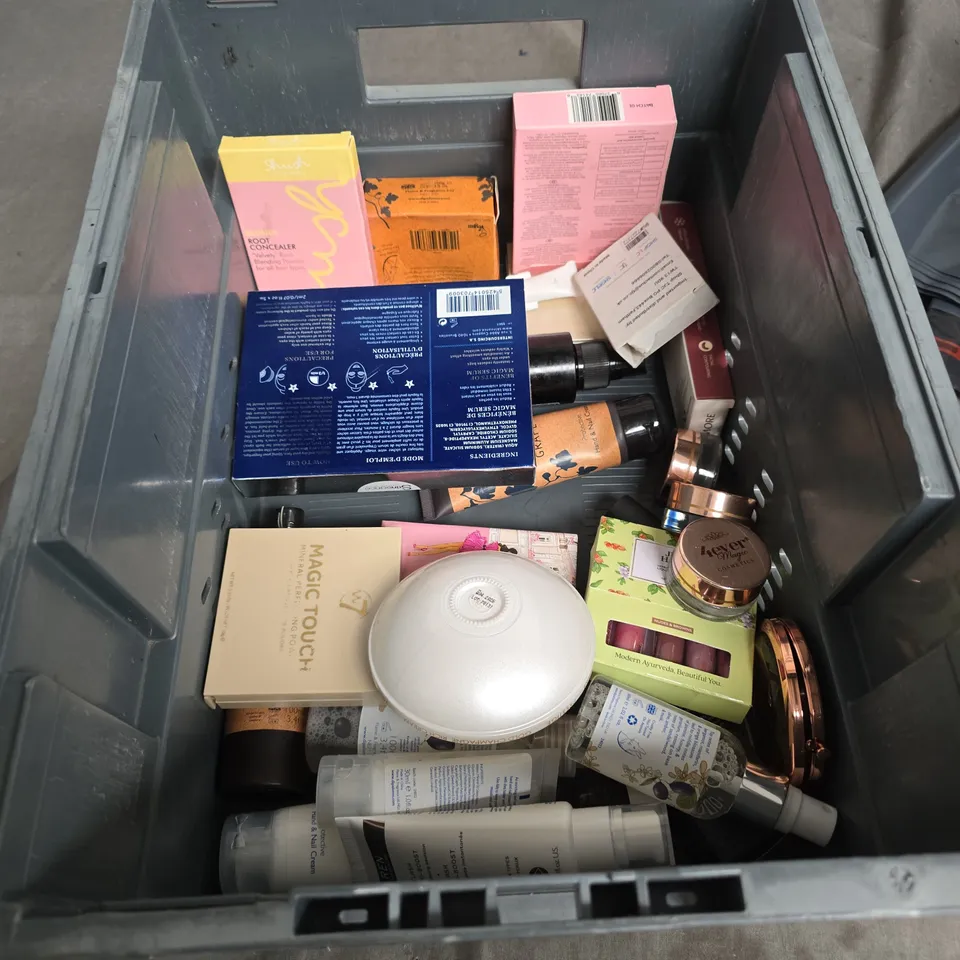 TOTE OF APPROXIMATELY 20 ASSORTED HEALTH AND BEAUTY ITEMS TO INCLUDE: PAYOT HERBIER AND ELEMIS SUPERFOOD