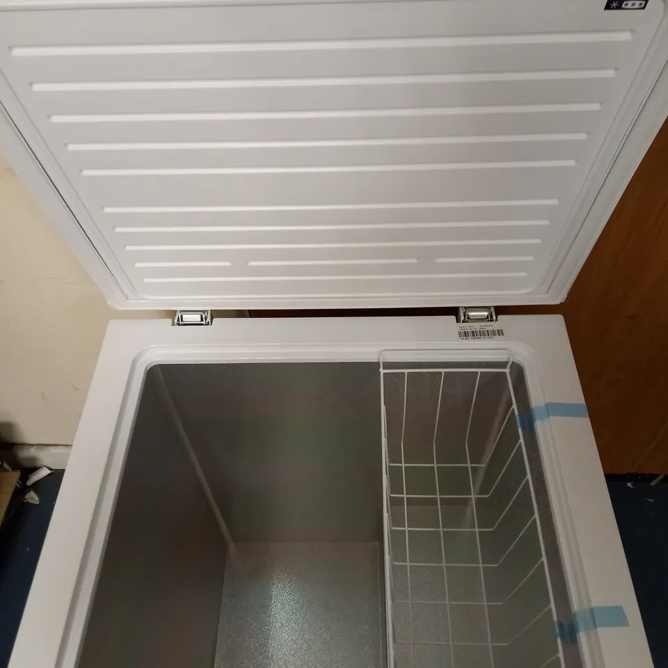RUSSELL HOBBS RH142CF2002 142L FREESTANDING WHITE CHEST FREEZER- collection only
