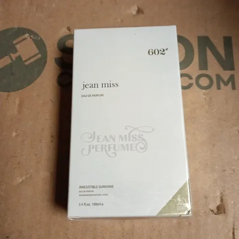APPROXIMATELY 10 ASSORTED PERFUMES INCLUDING JEAN MISS AND XOXO DAISE 