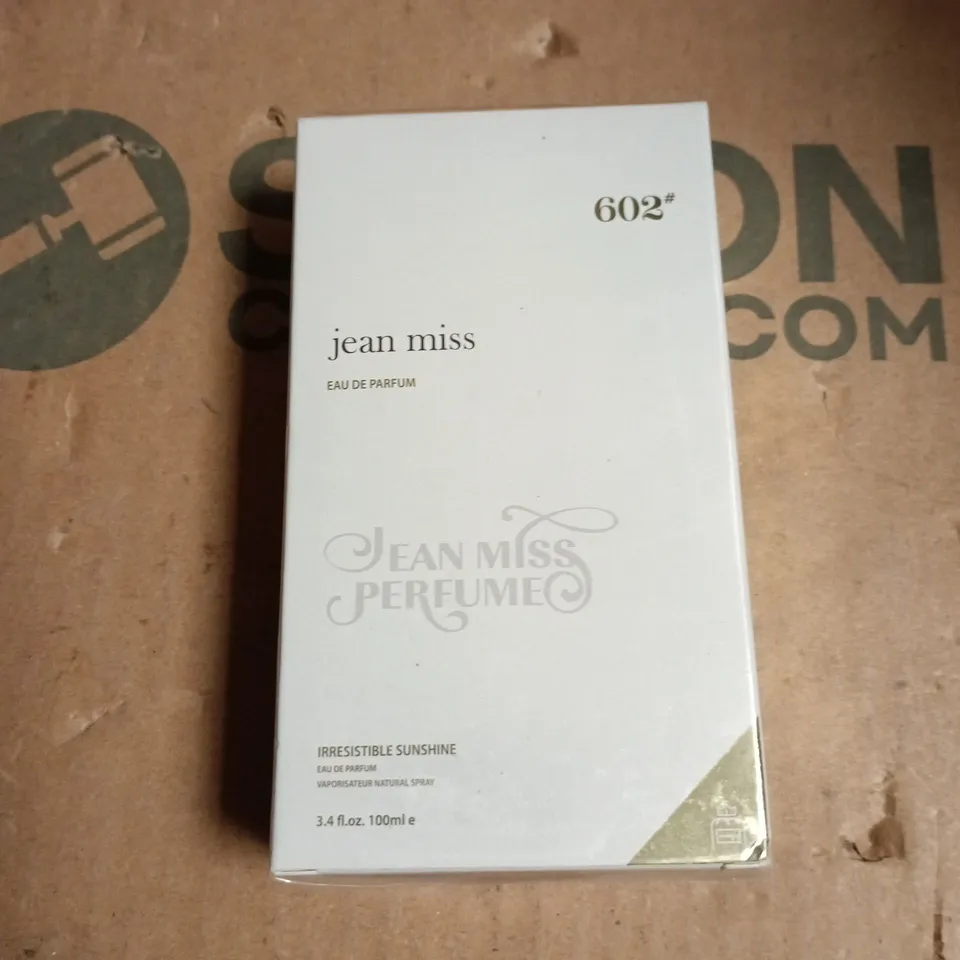 APPROXIMATELY 10 ASSORTED PERFUMES INCLUDING JEAN MISS AND XOXO DAISE 