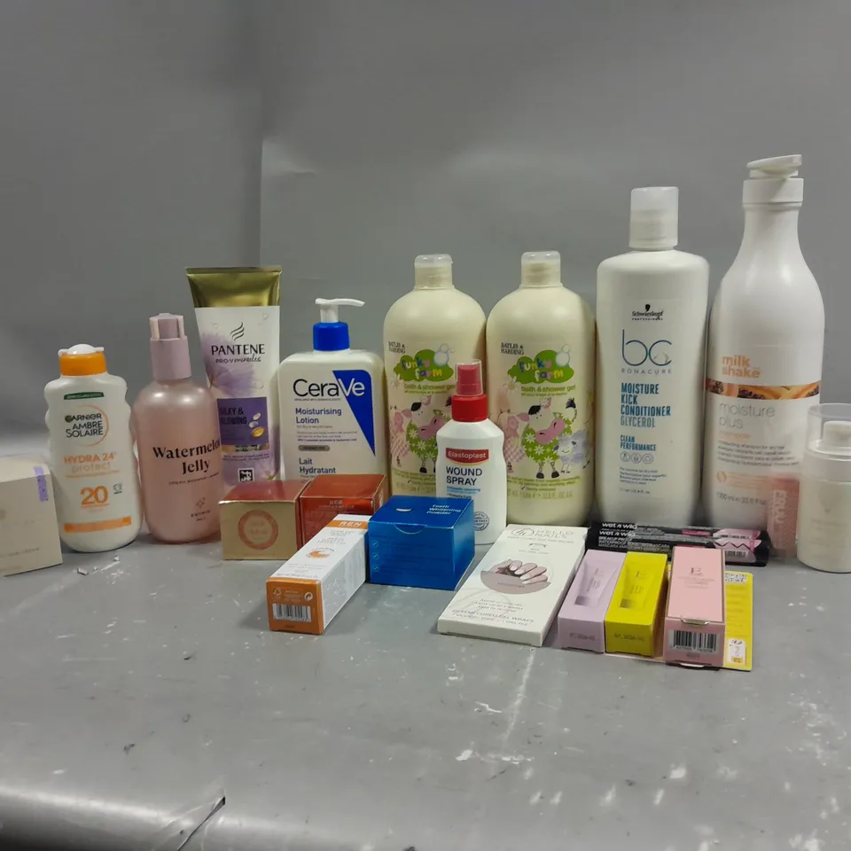 BOX OF APPROXIMATELY 15 ASSORTED COSMETIC ITEMS TO INCLUDE- GARNIER SUNCREAM - TATCHA SKIN CREAM - LIP BALM, ETC.