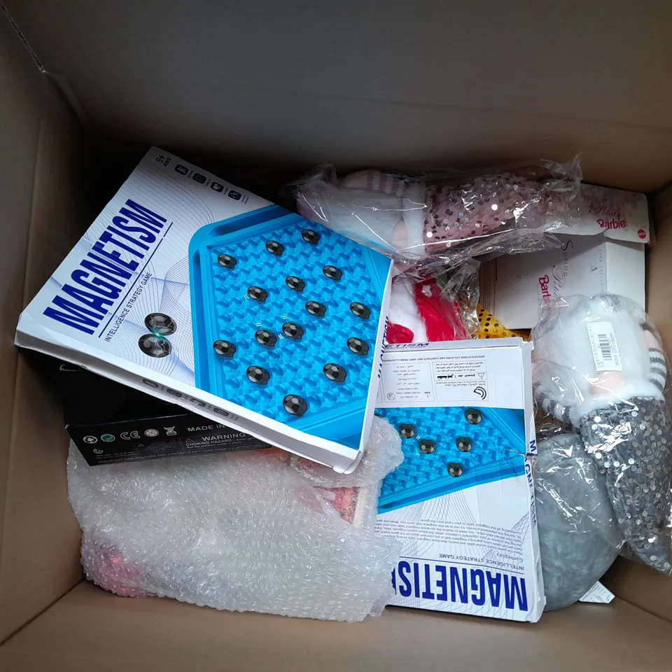 LARGE BOX OF ASSORTED TOYS AND GAMES TO INCLUDE FOAM BASKETBALL, TEDDIES AND WORDPAD