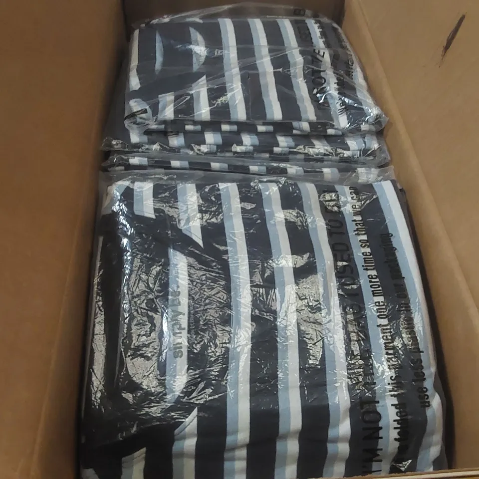 BOX CONTAINING APPROXIMATELY 16x BRAND NEW SIMPLY BE BLUE STRIPE CREW NECK TEES - SIZE 16