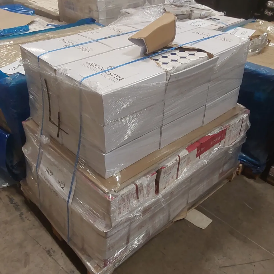 PALLET CONTAINING APPROXIMATELY 16x BOXES OF 20pcs MOSAIC TILES AND A VERY LARGE QUANTITY OF 16pcs BOXES OF COLISEUM WHITE 25 x 25CM TILES