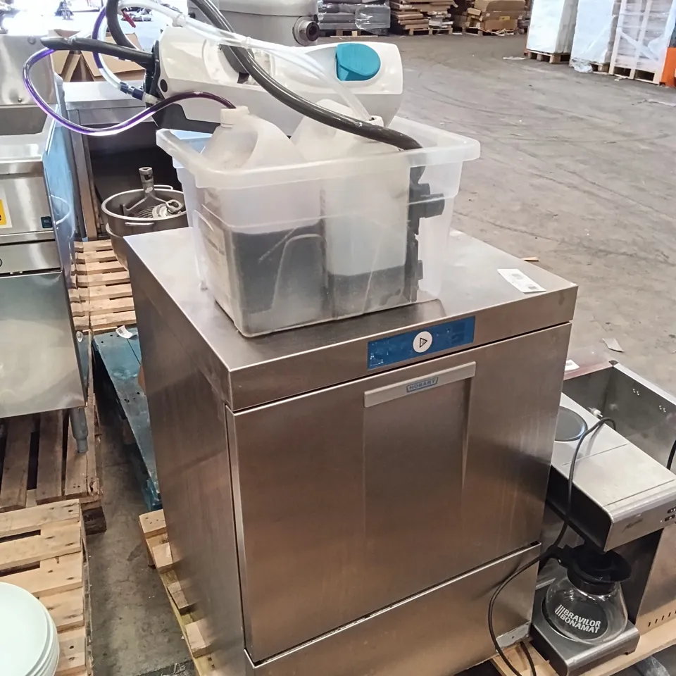 HOBART GXHS 70N UNDERCOUNTER DISHWASHER WITH WALL DETERGENT DISPENSER