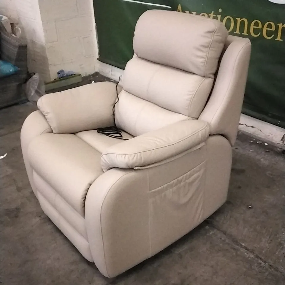 QUALITY BRITISH DESIGNED & MANUFACTURED G PLAN GREENWICH SMALL DUAL ELEVATE CAMBRIDGE PLASTER LEATHER ARMCHAIR 