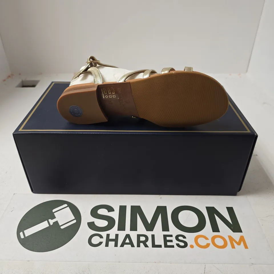 BOXED PAIR OF FAIRFAX & FAVOR WOMENS ST IVES SANDAL IN GOLD LEATHER - UK 4