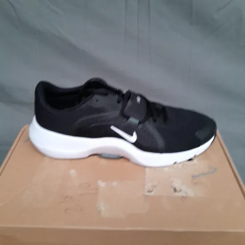 BOXED PAIR OF NIKE MENS TREAK 13 SNEAKER IN BLACK SIZE UK 8