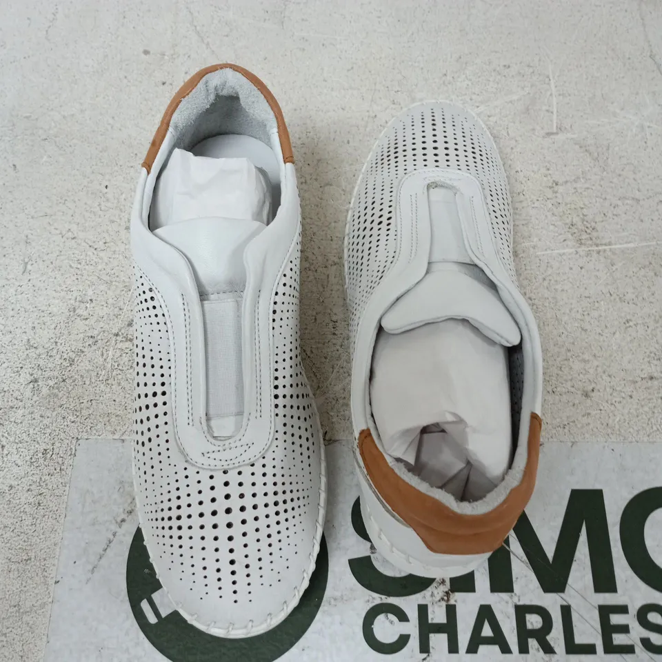 BOXED PAIR OF LOTUS LORENA SHOES IN WHITE LEATHER - EU 38