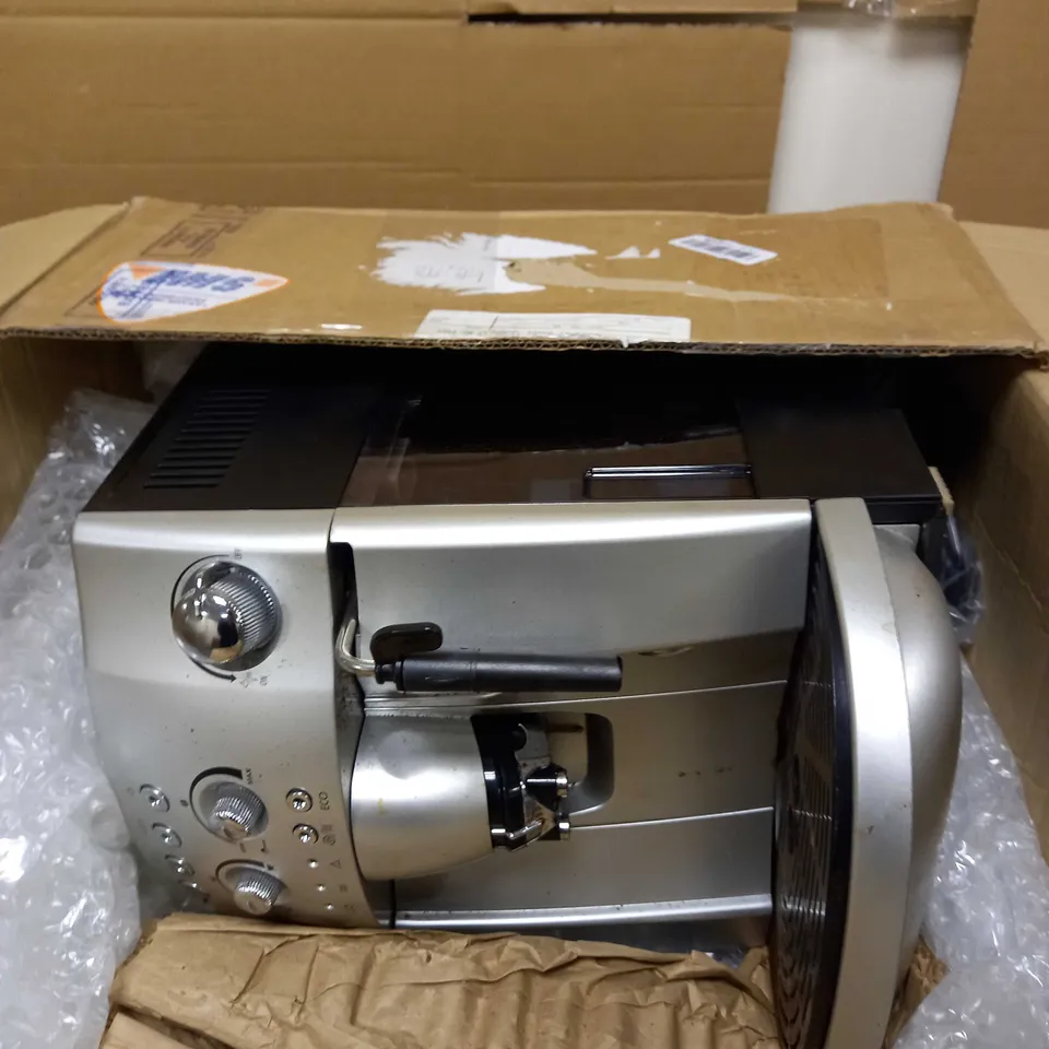 DEHLONGHI MAGNIFICA BEAN TO CUP COFFEE MAKER 