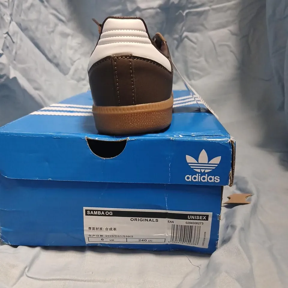 ADIDAS SAMBA OG UNISEX SNEAKERS – BROWN WITH WHITE THREE-STRIPE DETAILING, UK 6