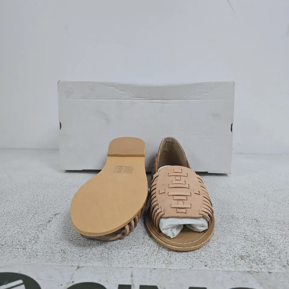 LEATHER COLLECTION WOMEN'S BEIGE WOVEN LEATHER SANDAL – OPEN TOE WITH BACK STRAP SIZE 3